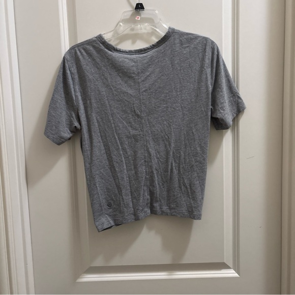 Lululemon Crescent Tee Twist Front T-Shirt Gray Short Sleeve Top Women's Size 4 - Picture 3 of 5